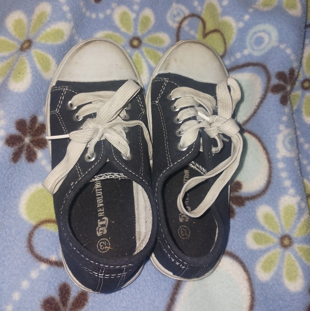 Boys sneakers